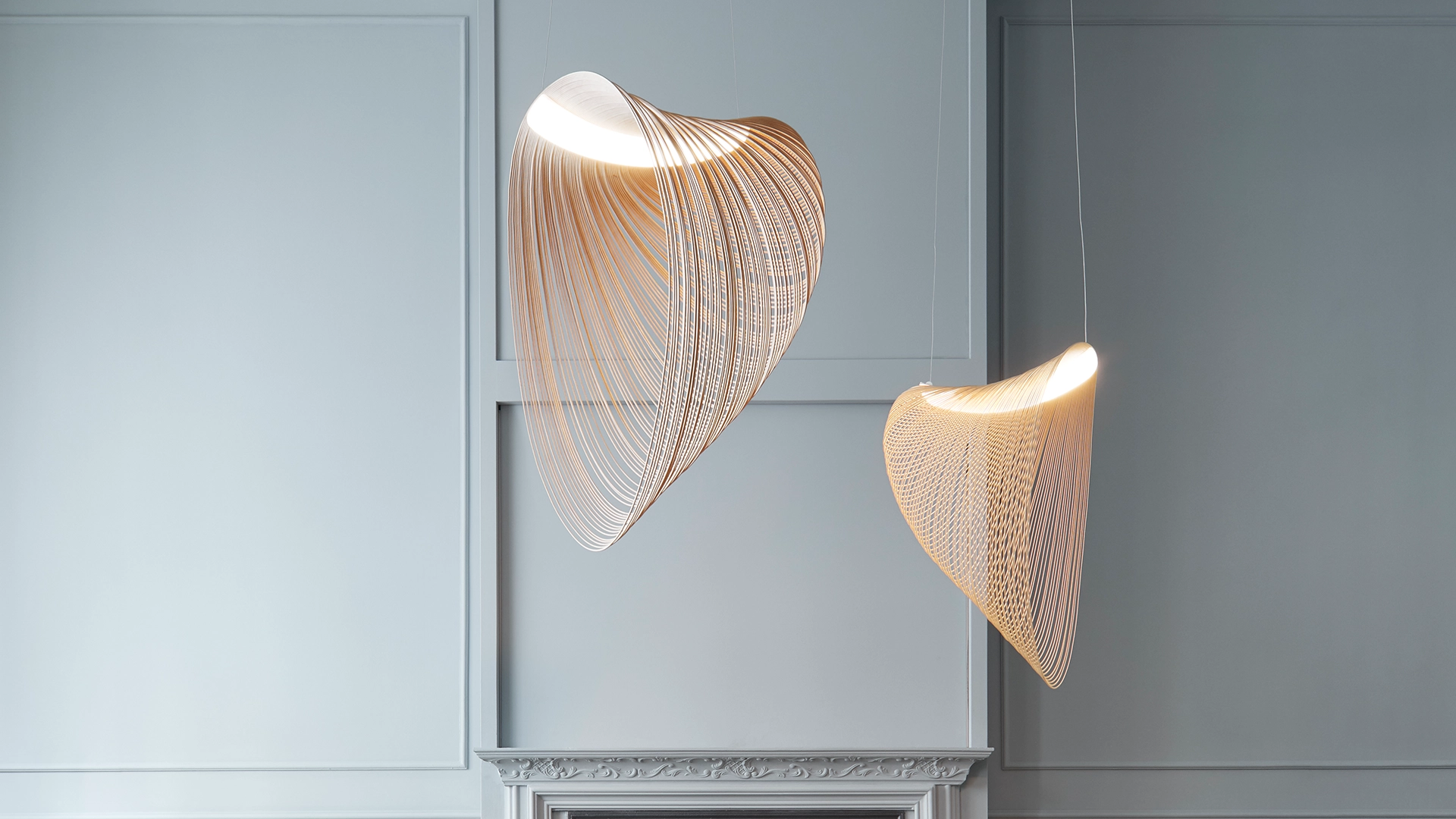 The Illan suspension lamp sets perfectly in a modern and cozy living